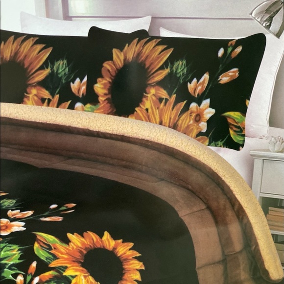 BNWT Sunflowers Ultra Soft Plush Sherpa Blanket Throw 3 Piece Set - Picture 3 of 4